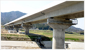 Road expansion sealed joint catch basin